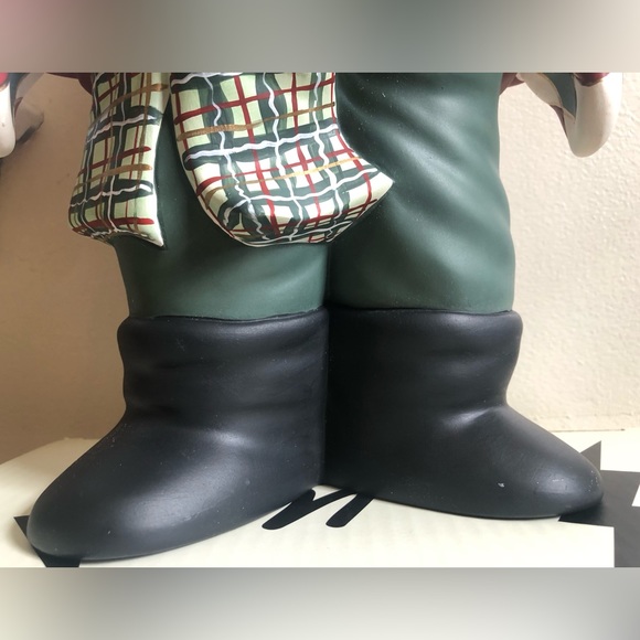 Beautiful Vintage Hand Painted Boy in Winter Attire Statue - Picture 11 of 12